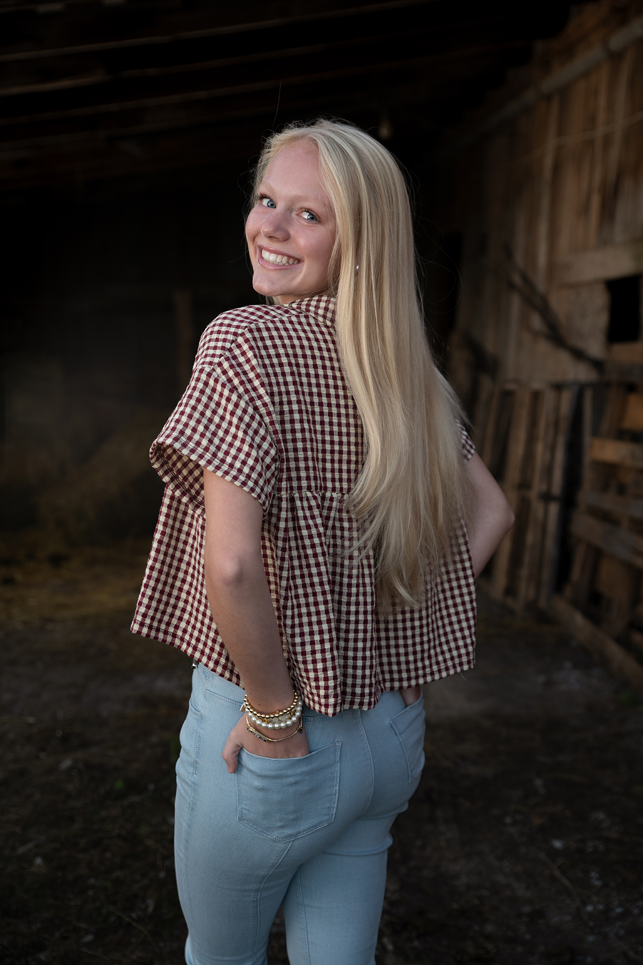 senior girl on in barn